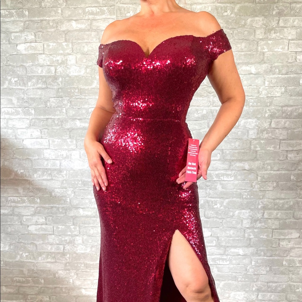 BLACK FRIDAY NEW with tags  sequin dress BURGUNDY great for your Valentines 💕❤️